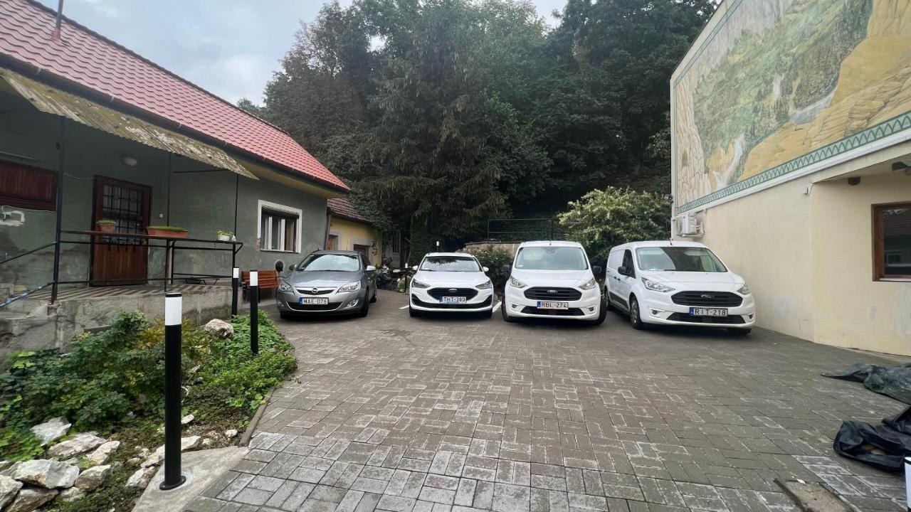 Palantír Panzió Acomodação com café da manhã Miskolc Exterior foto